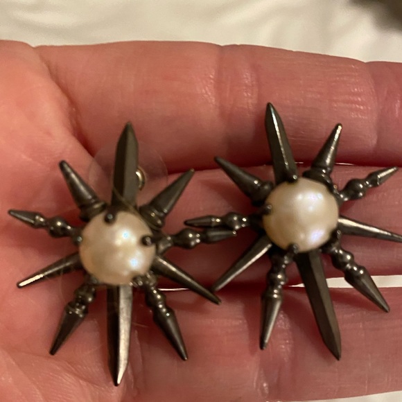 Kendra Scott Jewelry - Kendra Scott Gunmetal and Pearl Earrings no backs but will include bag.